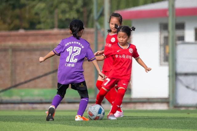 郭嘉璇去世 北京足协回应争议 多家足球俱乐部发声